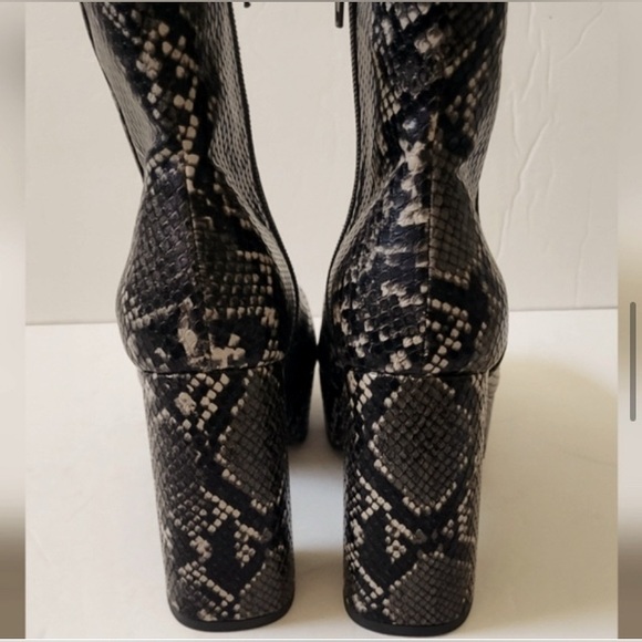 Steve Madden Grate Snakeskin Print Platform Boots NWOT - Picture 6 of 8